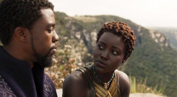 Chadwick Boseman e Lupita Nyong'o em Pantera Negra (2018)