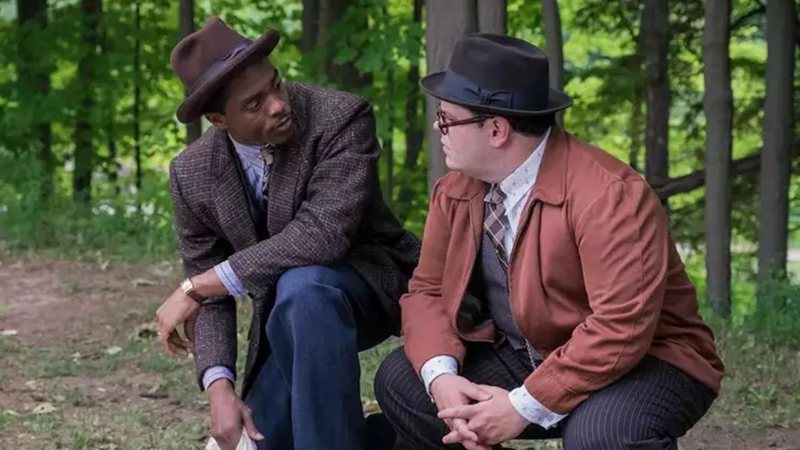 Chadwick Boseman e Josh Gad no filme Marshall (Foto: Reprodução)