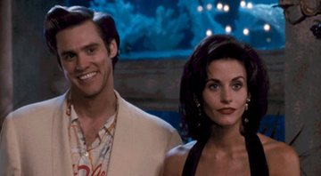 None - Courteney Cox e Jim Carrey em Ace Ventura - Um Detetive Diferente (1994) (Foto: Reprodução)