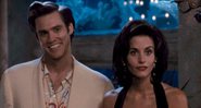 Courteney Cox e Jim Carrey em Ace Ventura - Um Detetive Diferente (1994) (Foto: Reprodução)