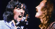 Graham Nash(esq) e Davis Crosby do grupo CSNY no palco do Woodstock em Bethel, Nova York, 17 de agosto de 1969 (Foto: Getty images)
