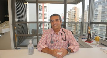 Doutor em Imunologia Roberto Zeballos (Foto: Editora Perfil)