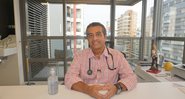 Doutor em Imunologia Roberto Zeballos (Foto: Editora Perfil)