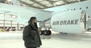 Drake e seu avião particular (Foto:Reprodução)