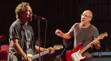None - Eddie Vedder e Pete Townshend, do The Who, em outra apresentação conjunta, em 2015 (Foto: Barry Brecheisen/Invision/AP)