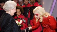 Rainha Elizabeth II com Lady Gaga (Foto: Getty Images)
