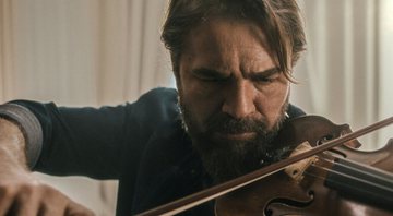 None - Engin Altan Düzyatan em O Violino do Meu Pai (Foto: Divulgação / Netflix)
