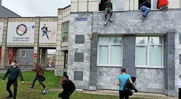Estudantes pulam das janelas para escapar de tiroteio em universidade da Rússia (Foto:Divulgação / Vídeo / Twitter / BreakingIEN)