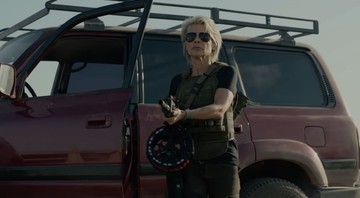 None - Linda Hamilton como Sarah Connor em cena do filme Exterminador do Futuro: Destino Sombrio (Foto: Reprodução / Youtube)