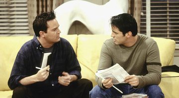 Chandler e Joey em Friends (Foto: Reprodução)