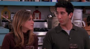 Rachel e Ross em episódio de Friends - Foto: Reprodução