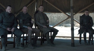 None - Cena do último episódio de Game of Thrones em que aparece uma garrafa de água (Foto:Reprodução)