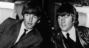 George Harrison e John Lennon (Foto:AP Photo/Arquivo)