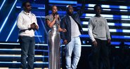 Nathan Morris, Wanya Morris, Shawn Stockman, do Boyz II Men e Alicia Keys cantam uma homenagem em homenagem ao falecido Kobe Bryant no 62º Grammy Awards de domingo (Foto: Matt Sayles/Invision/AP)