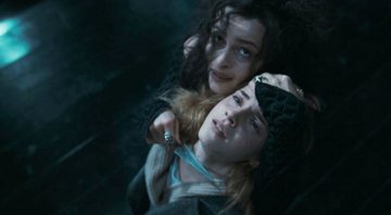 Hermione sendo torturada por Bellatrix em Harry Potter (Foto: Reprodução / IMDb)