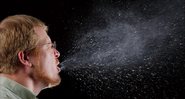Homem tossindo (Foto: Uol / Reprodução)