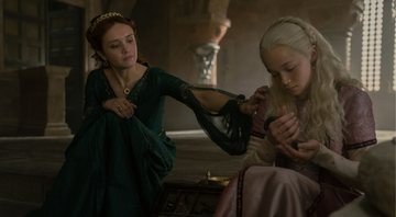 Olivia Cooke como Alicent Hightower e Evie Allen como Helaena Targaryen (Foto: Reprodução / HBO)
