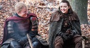 Ed Sheeran e Maisie Williams em cena de Game of Thrones (Foto: Reprodução)
