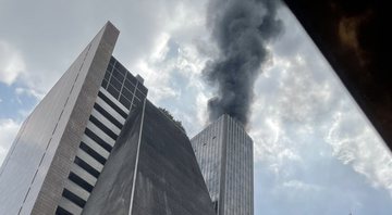 Incêndio em prédio da Avenida Paulista (Foto: Reprodução /Twitter)