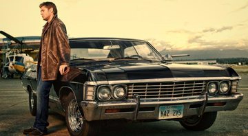 None - Jensen Ackles ao lado do Chevy Impala 67 (foto: reprodução/ Warner)