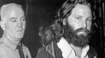 Jim Morrison deixa o tribunal em Miami, Flórida, em 30 de outubro de 1970 (Foto: AP Images)