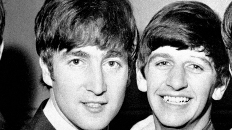 John Lennon e Ringo Starr (Foto: PA/AP Images)