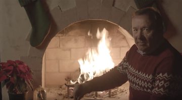None - Kevin Spacey em vídeo de Natal (Foto:Reprodução)