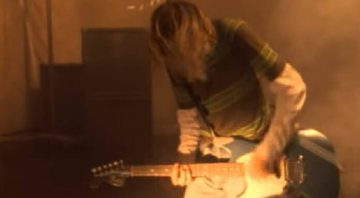 Kurt Cobain em clipe de 'Smells Like Teen Spirit' - (Foto: Reprodução)
