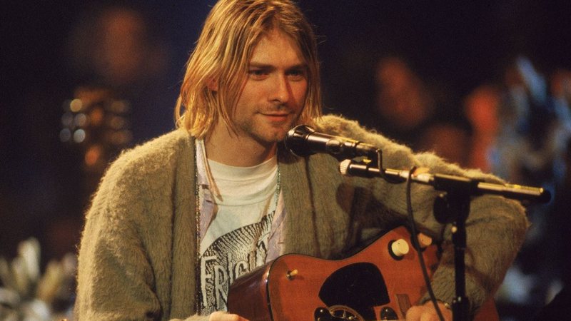 Kurt Cobain à frente do Nirvana em cena do MTV Unplugged (Foto: Divulgação / MTV)