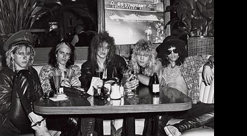 O Guns n' Roses, antes da fama, posa no Canter's Deli, da família do biógrafo Marc Canter - Canter's Deli