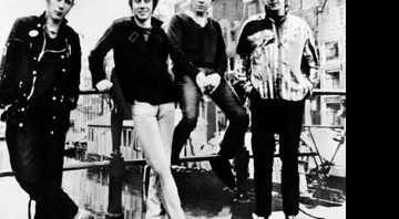 Os Sex Pistols (da esquerda para a direita): Johnny Rotten, Glen Matlock, Paul Cook e Steve Jones - HULTON DEUTSCH COLLECTION/CORBIS