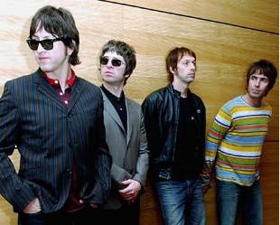 Da esquerda para a direita: Gem Archer, Noel Gallagher, Andy Bell e Liam Gallagher