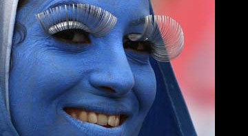 Moça pintada de azul foi flagrada entre a platéia de 2007 do Glastonbury - AP