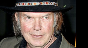 Neil Young: "O governo Bush prefere desperdiçar vidas de norte-americanos a perder a eleição por realizar uma convocação" - Stewart Cook