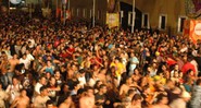 O bloco do bate-cabeça encontrou seu lugar no carnaval: o show dos Devotos no festival Rec Beat - Costa Neto/Divulgação