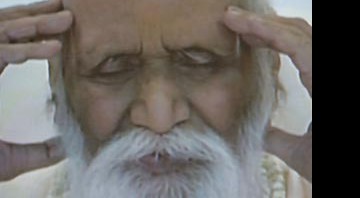 Maharishi Mahesh Yogi em uma de suas últimas aparições públicas; guru trouxe práticas hinduístas ao ocidente - AP