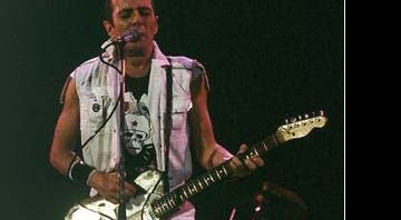 Joe Strummer, morto em 2002, fundou o Clash em 1976 - Lennox McLendon/AP