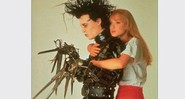Em 1990, Depp faz seu primeiro filme em parceria com Tim Burton: Edward Mãos de Tesoura. Foi durante as gravações que o ator conheceu uma de suas muitas namoradas, Winona Rider