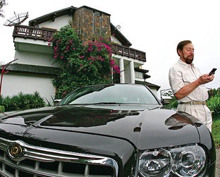 O poder da mente: Lauro Trevisan posa com seu Chrysler comprado à vista