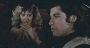 John Travolta começou sua carreira em <i>Carrie: A Estranha</i>, quando fez um papel pequeno como um dos jovens que prega uma peça na garota que causa auto-combustão em todos seus colegas de classe.