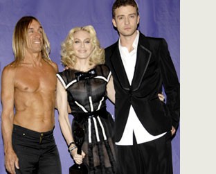 Iggy Pop surpreendeu ao cantar "Ray of Light" e "Burning up"; Justin entregou o prêmio de lenda do rock a Madonna