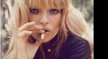 Kate Moss é alvo de críticas por aparecer fumando em ensaio para a <i>Vogue</i> Paris - Reprodução/ Vogue Paris