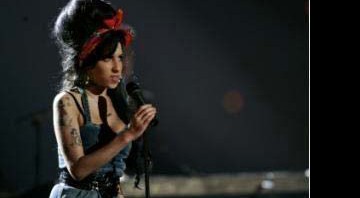 Novo disco de Amy Winehouse só deve sair em 2009, mas fãs vão poder conferir a música tema de <i>Quantum of Solace</i> - AP