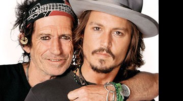 Keith Richards (à esq.), sobre Johnny Depp: "Antes de rodar uma cena, os olhos dele mudam e ele vira o Jack". - Matthew Rolston