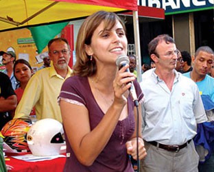 Manuela participa de ato contra a "Cláusula de Barreira", na esquina Democrática - Elson Sempé Pedroso