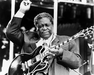 B.B. King está entre os grandes nomes do blues citados nos documentários; guitarrista também aparece em show