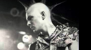 Tim Armstrong sustenta seu moicano desde o começo da carreira com o Rancid - Reprodução/MySpace