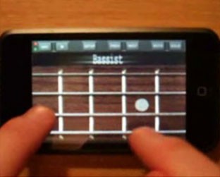 O baixo integrado no Band. Aplicativo permite criar músicas com toques na tela do celular