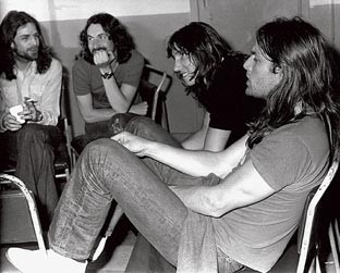 Da esquerda para a direita: a banda em Brighton Dome (janeiro de 1972) - Nick, Rick, Roger e David - Divulgação