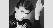 1977 - Heroes: Novamente trabalhando com Brian Eno, Bowie compôs, em parceria com o produtor, a clássica faixa título.